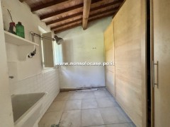 Montemurlo: porzione di colonica in classe A4 - 8