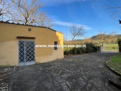 Montemurlo: Villa indipendente libera su 4 lati con giardino e garage - 3