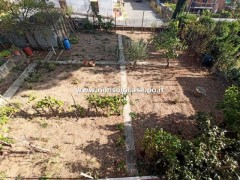 Bagnolo: bifamiliare libera su tre lati con giardino e due garage - 17