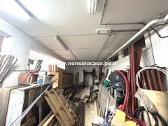 Prato Est: ampio magazzino C/2 uso deposito  - 6